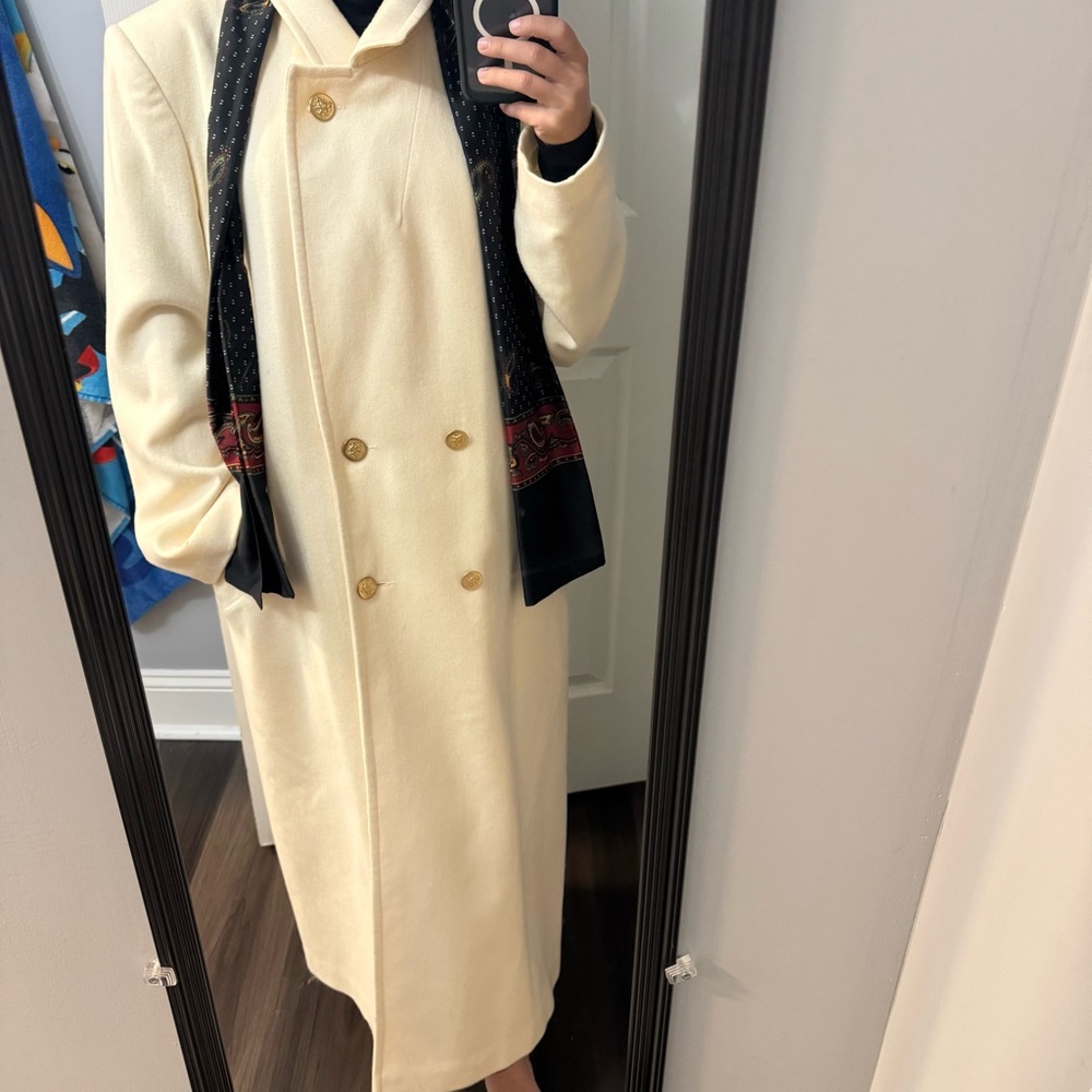 Forecaster of Boston Cream Double-Breasted Trench Coat
Size 14 100% pure wool
